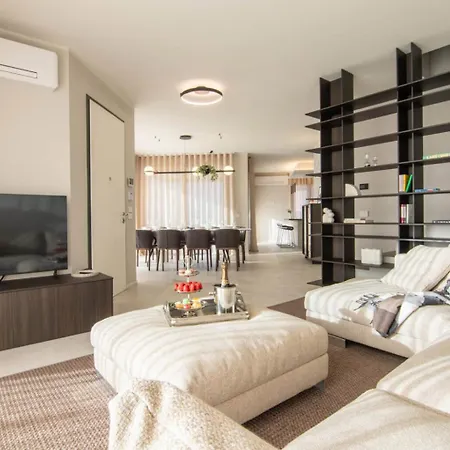 Dorato Townhouse Sabrina By The Villa