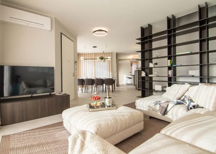 Lago Dorato Townhouse Sabrina By The Como Lake וילה